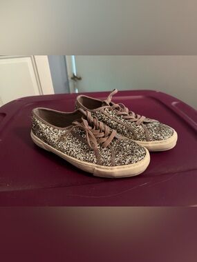 Old Navy Glitter Low-Top Sneakers in Taupe/Brown
